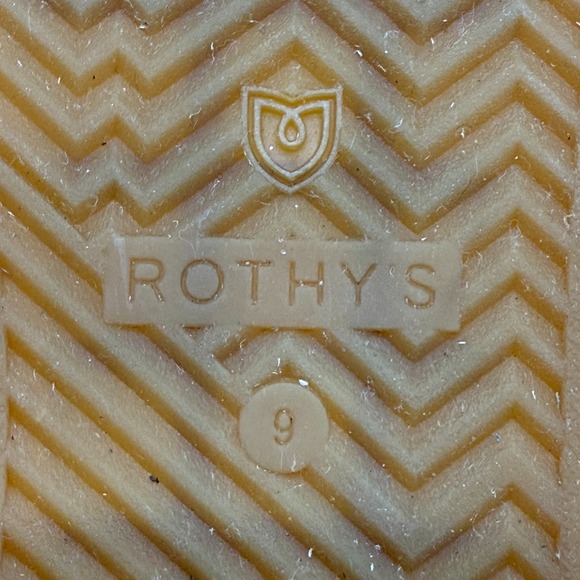 Women’s Cream Knit Athletic Sneakers with Gum Sole - Picture 11 of 11